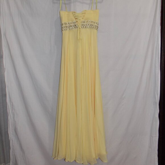Elegant Yellow Chiffon Gown with Beaded Detail - Picture 2 of 4